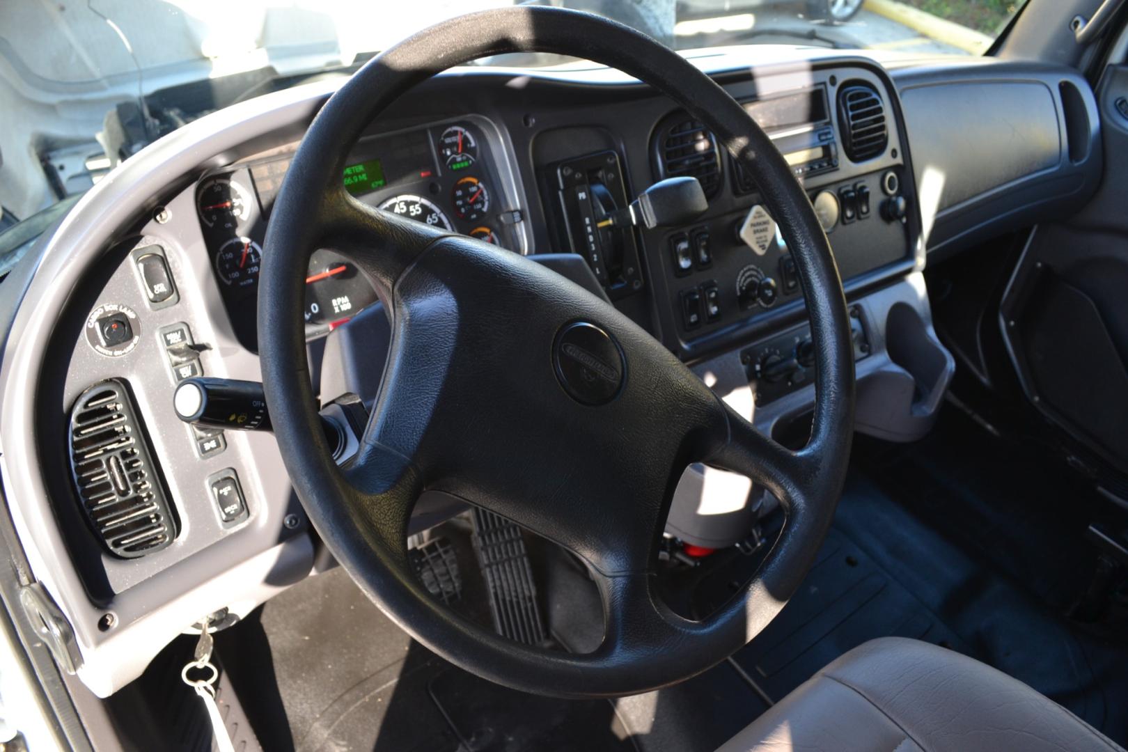 2017 WHITE /BLACK FREIGHTLINER M2-106 with an CUMMINS ISB 6.7L 260HP engine, ALLISON 2500RDS AUTOMATIC transmission, located at 9172 North Fwy, Houston, TX, 77037, (713) 910-6868, 29.887470, -95.411903 - 26,000LB GVWR NON CDL , MORGAN 26FT BOX, 13FT CLEARANCE, HEIGHT 103" X WIDTH 102", AIR RIDE, EXTENDED CAB BENCH SEAT, 80 GALLON FUEL TANK, POWER WINDOWS, LOCKS, & MIRRORS, COLD A/C, MAXON 3,000LB CAPACITY ALUMINUM LIFT GATE - Photo#10